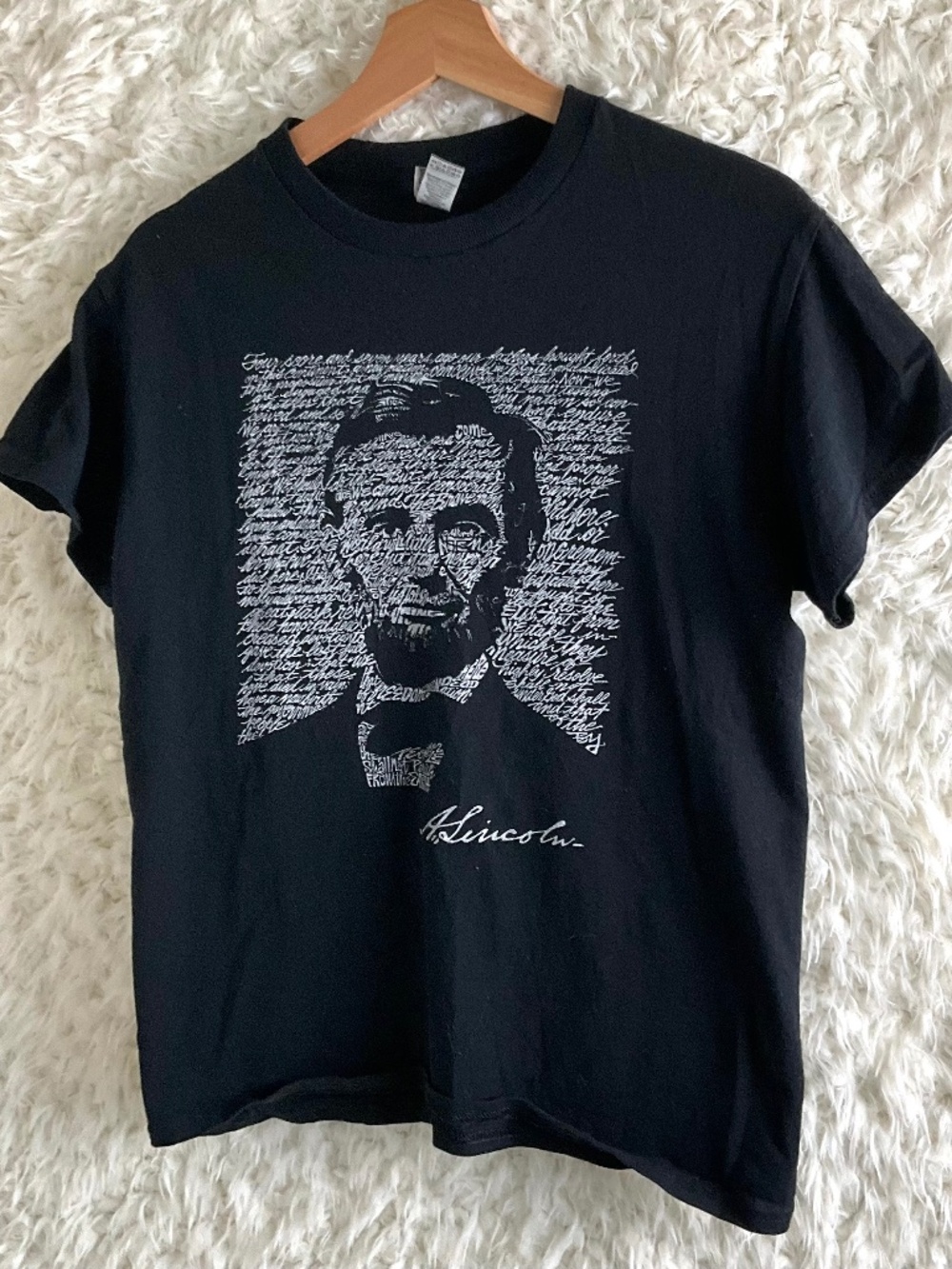 GILDAN WOMEN'S ABRAHAM LINCOLN GRAPHI T-SHIRT~SIZE SMALL!